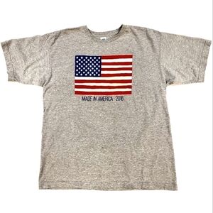 𝅺3/$20 Made In The USA Gray American Flag T-shirt